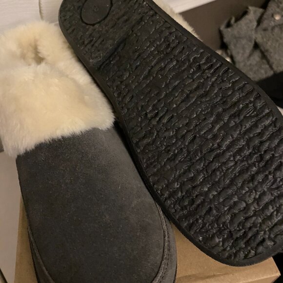 New in Box Clark indoor/outdoor Slippers - Picture 2 of 5